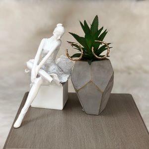 Simple Gold Open Hoop Earrings | Steve Madden